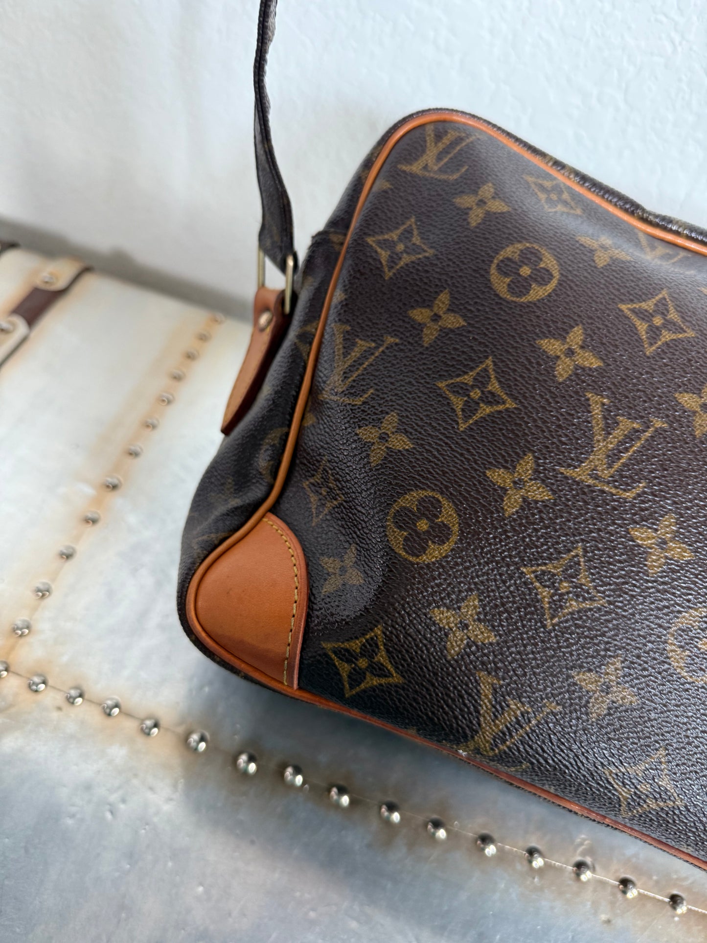 Pre-owned Louis Vuitton Nile PM Monogram Shoulder Bag/ Crossbody Bag