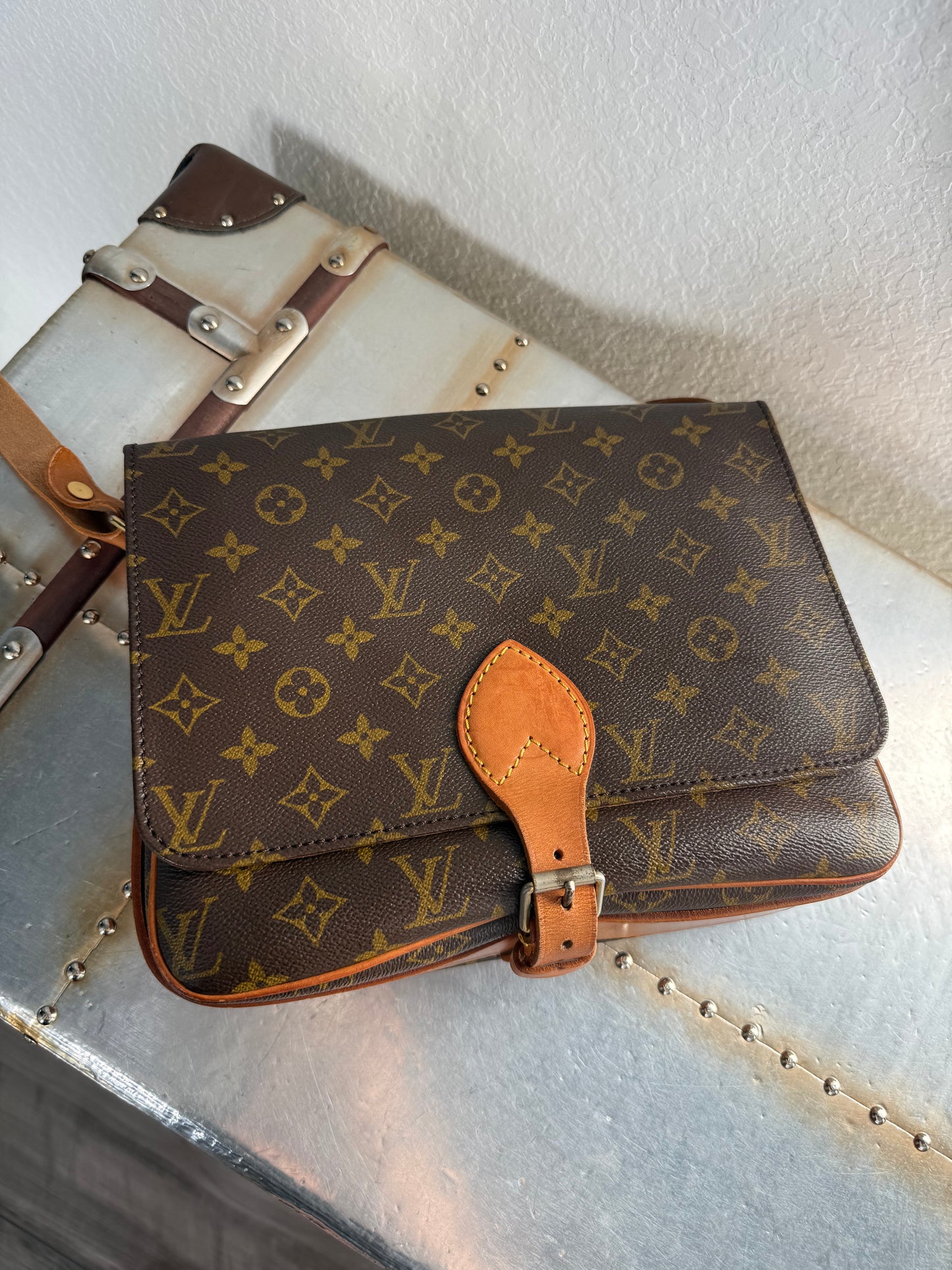 Pre-owned Louis Vuitton Cartouchiere GM Monogram Shoulder / Crossbody Bag