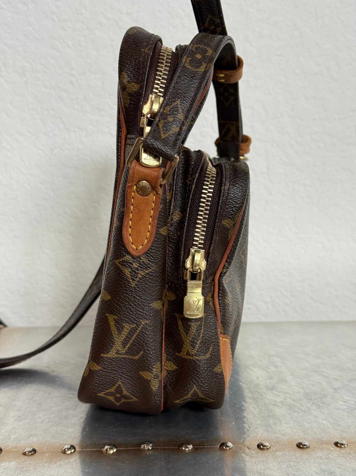 Pre-owned Authentic Louis Vuitton Amazon Monogram Crossbody Bag