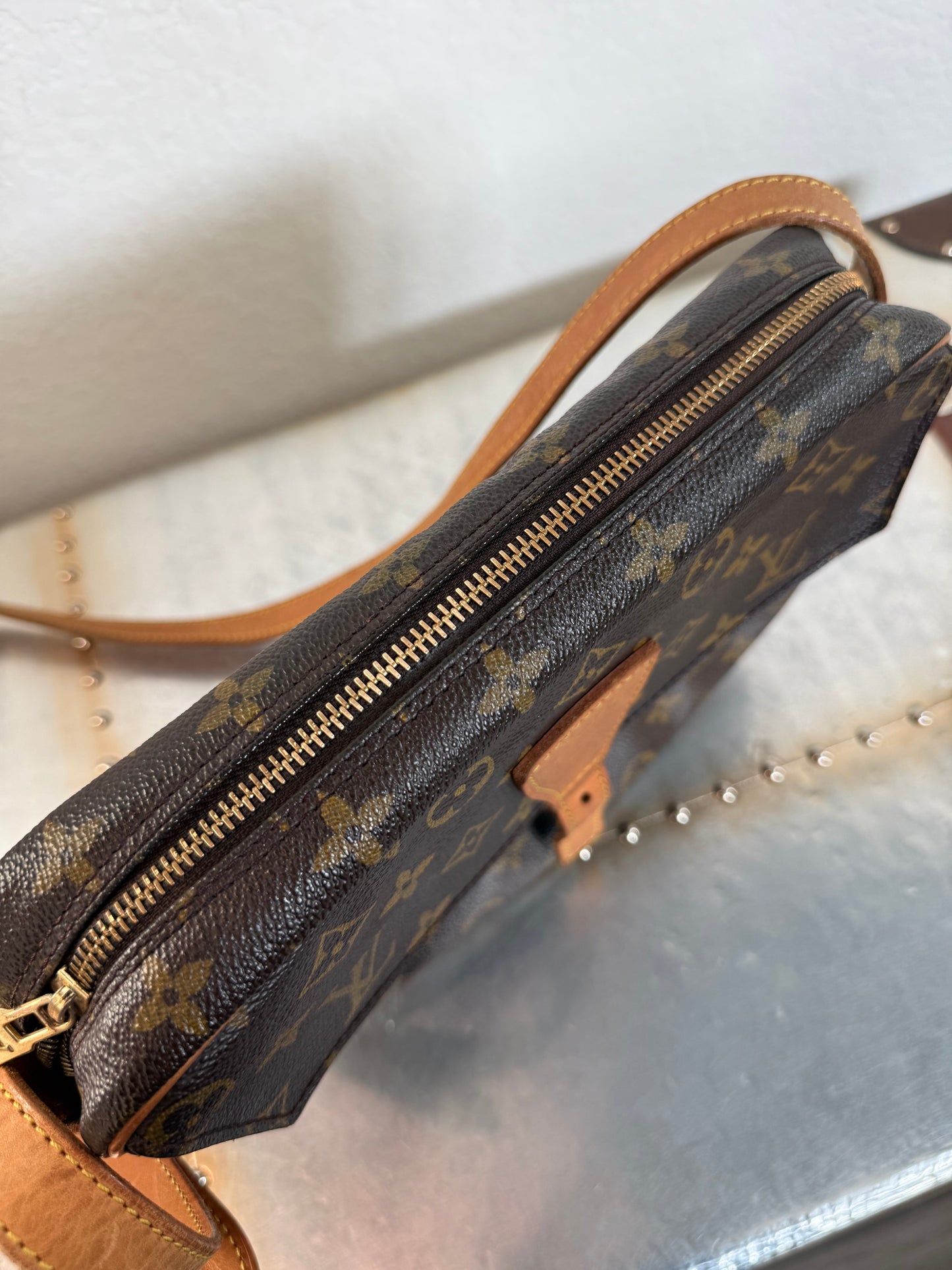 Pre-owned Authentic Louis Vuitton Jeune Fille GM Monogram Crossbody Bag