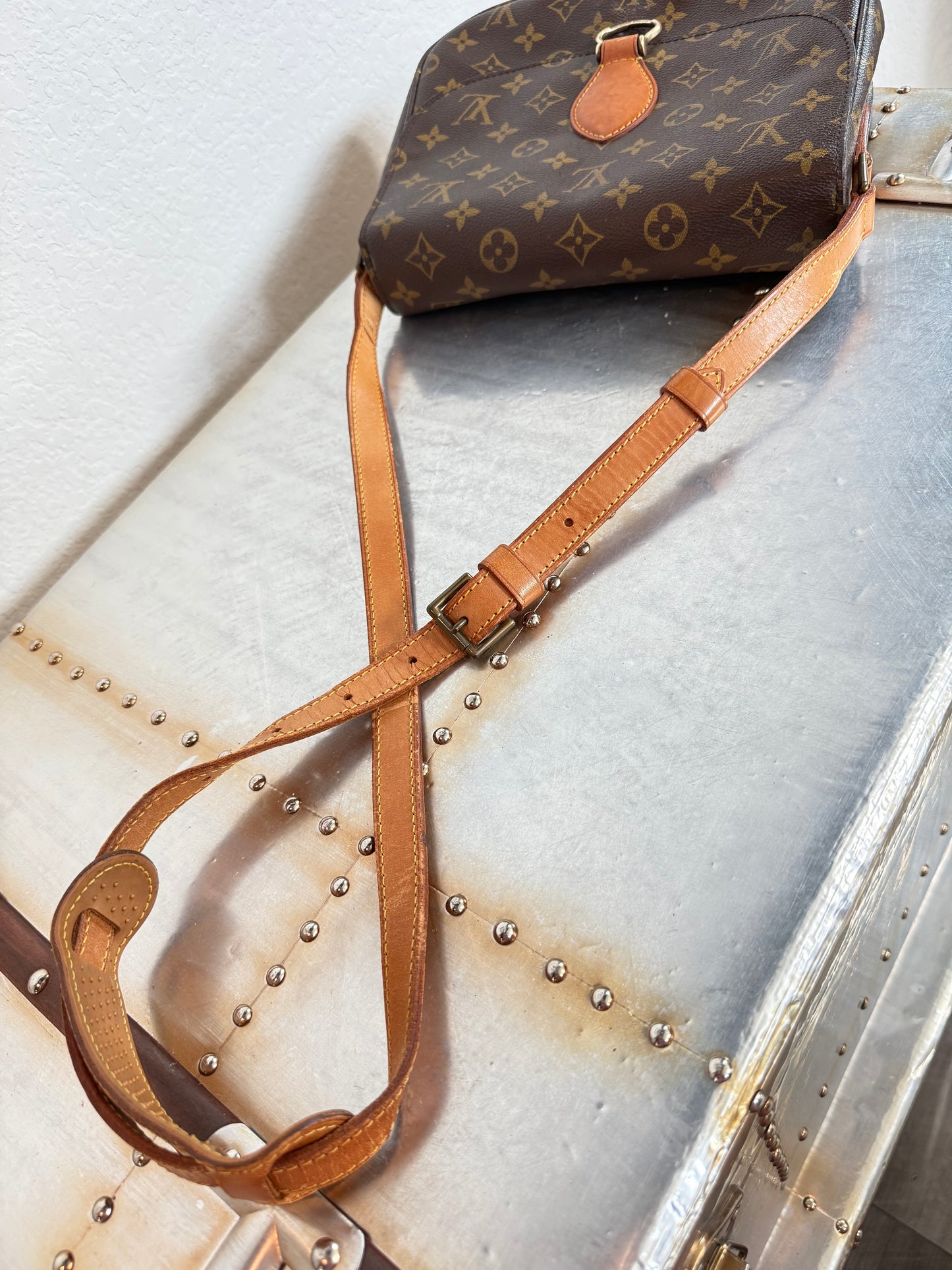 Pre-owned Authentic Louis Vuitton Saint Cloud GM Monogram Crossbody Bag