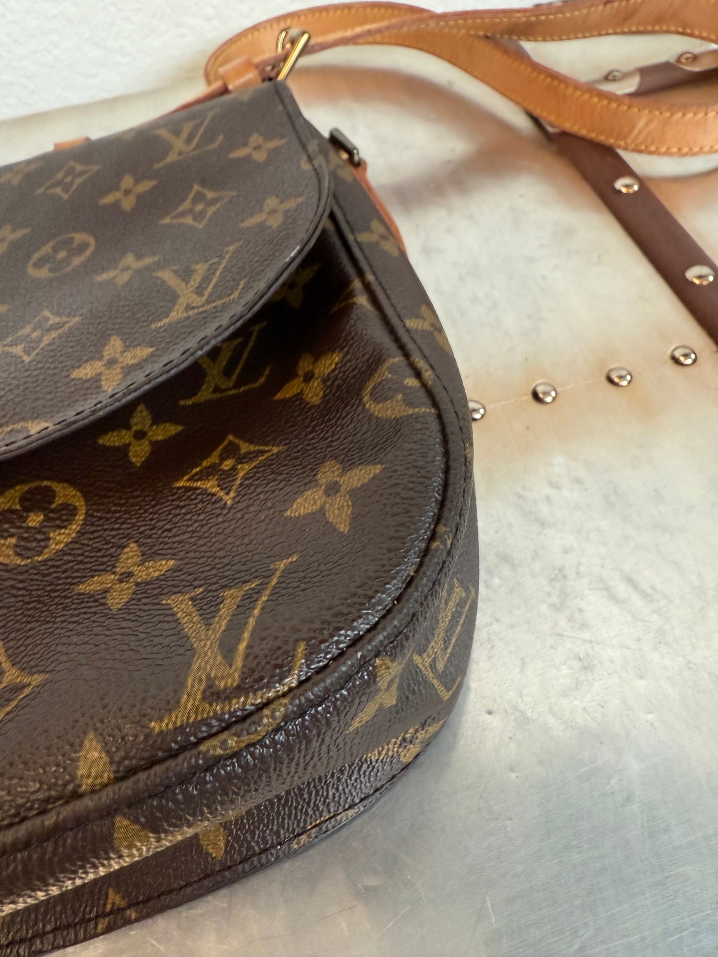 Pre-owned Authentic Louis Vuitton Saint Cloud GM Monogram Crossbody Bag