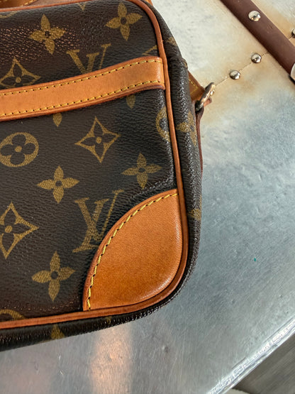 Pre-owned Authentic Louis Vuitton Trocadero 27 Monogram Crossbody Bag