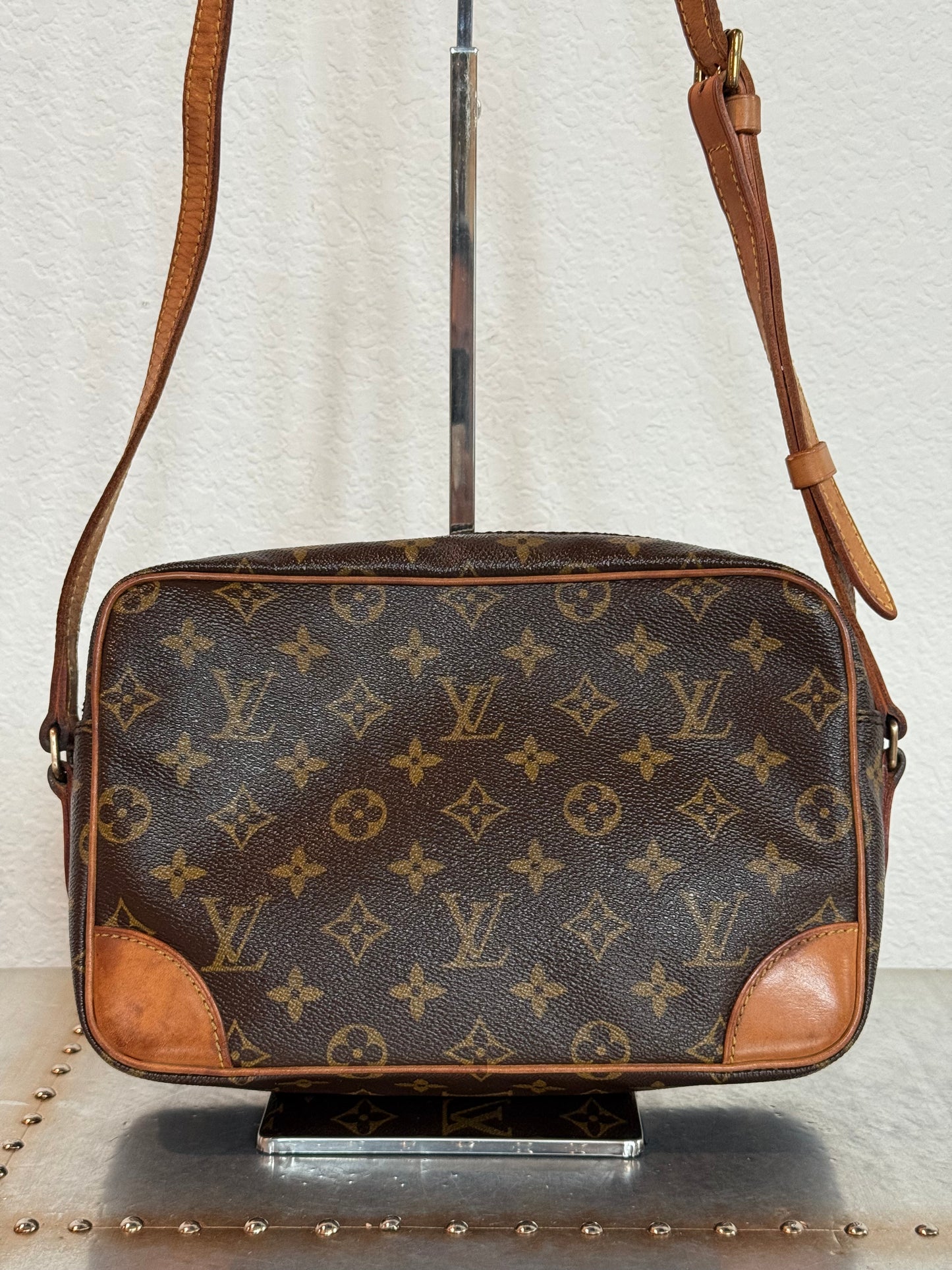 Pre-owned Authentic Louis Vuitton Trocadero 27 Monogram Crossbody Bag
