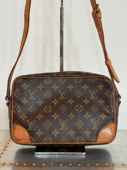 Pre-owned Authentic Louis Vuitton Trocadero 27 Monogram Crossbody Bag