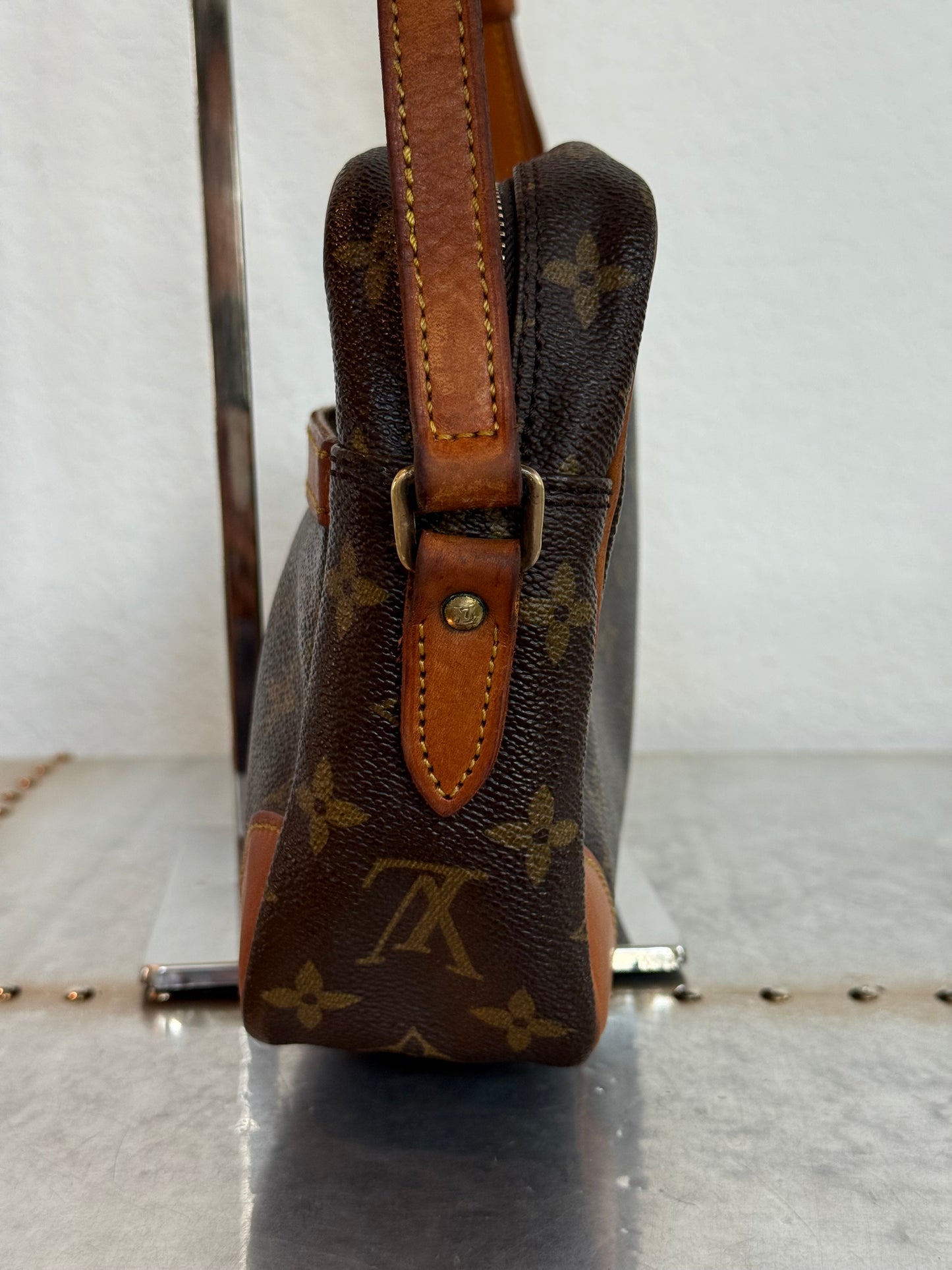 Pre-owned Authentic Louis Vuitton Trocadero 27 Monogram Crossbody Bag