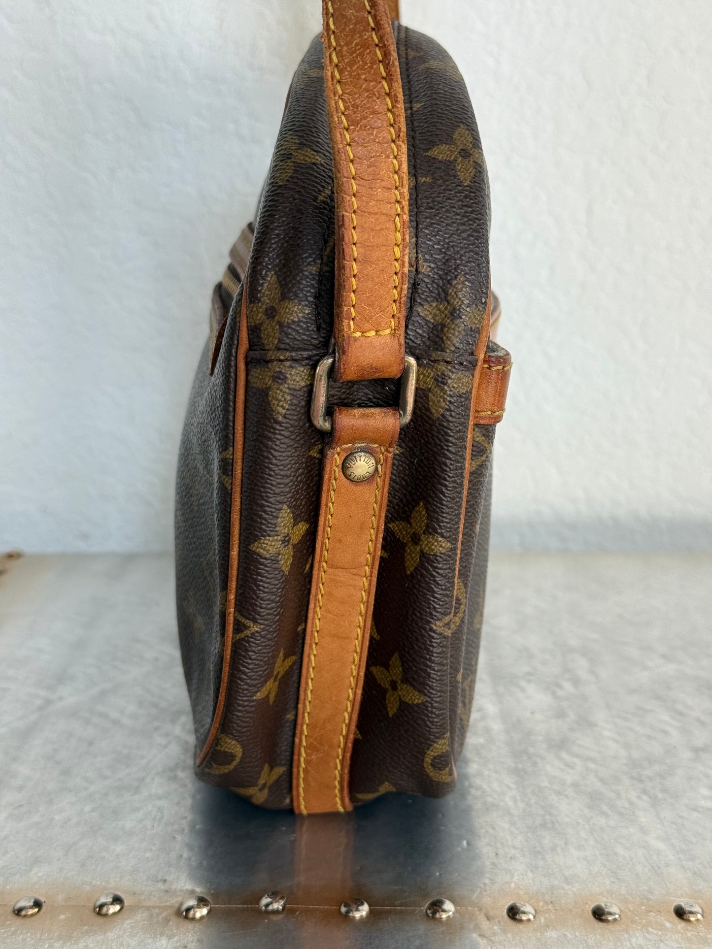 Pre-owned Authentic Louis Vuitton Senlis Monogram Crossbody /Shoulder Bag