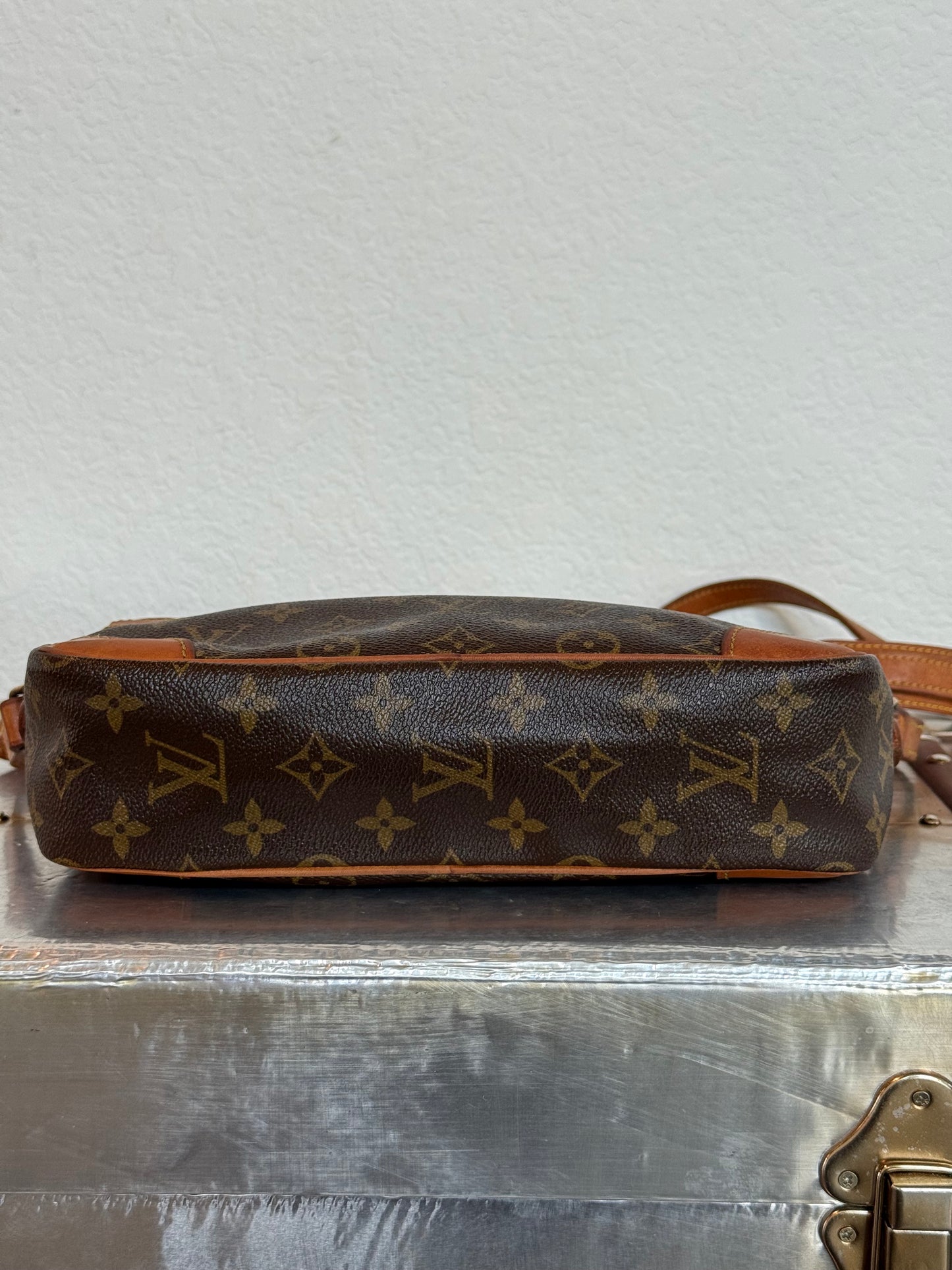 Pre-owned Authentic Louis Vuitton Trocadero 27 Monogram Crossbody Bag