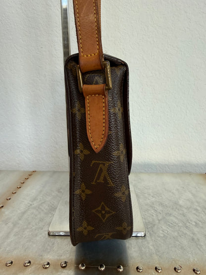 Pre-owned Authentic Louis Vuitton Saint Cloud GM Monogram Crossbody Bag