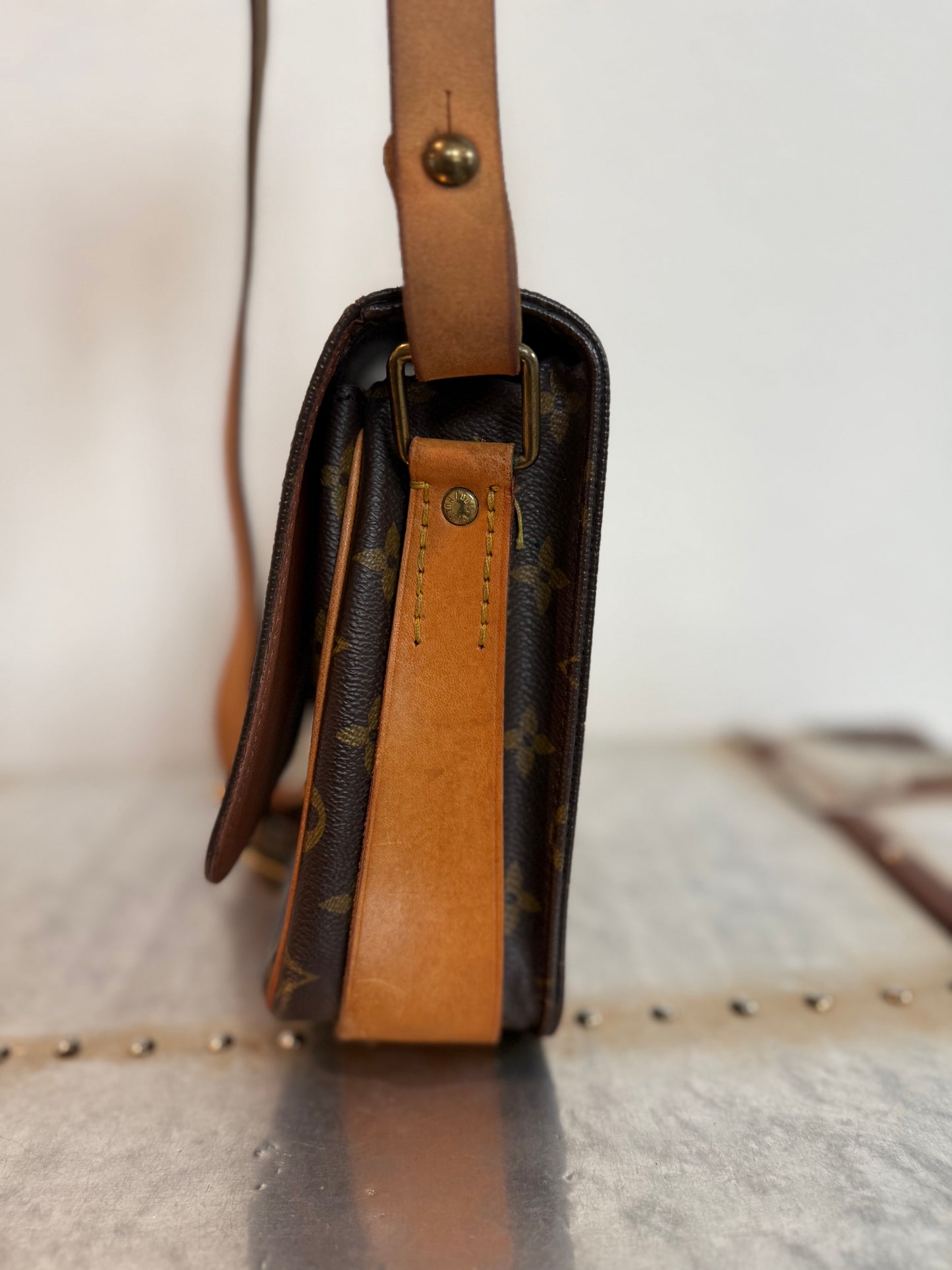 Pre-owned Louis Vuitton Cartouchiere MM Monogram Shoulder / Crossbody Bag