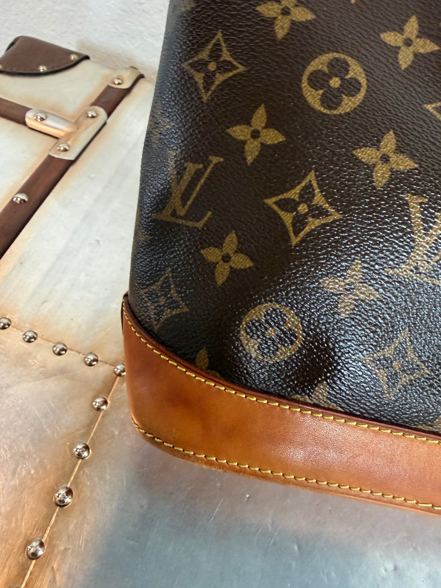 Pre-owned Authentic Louis Vuitton Lockit PM Monogram Handbag