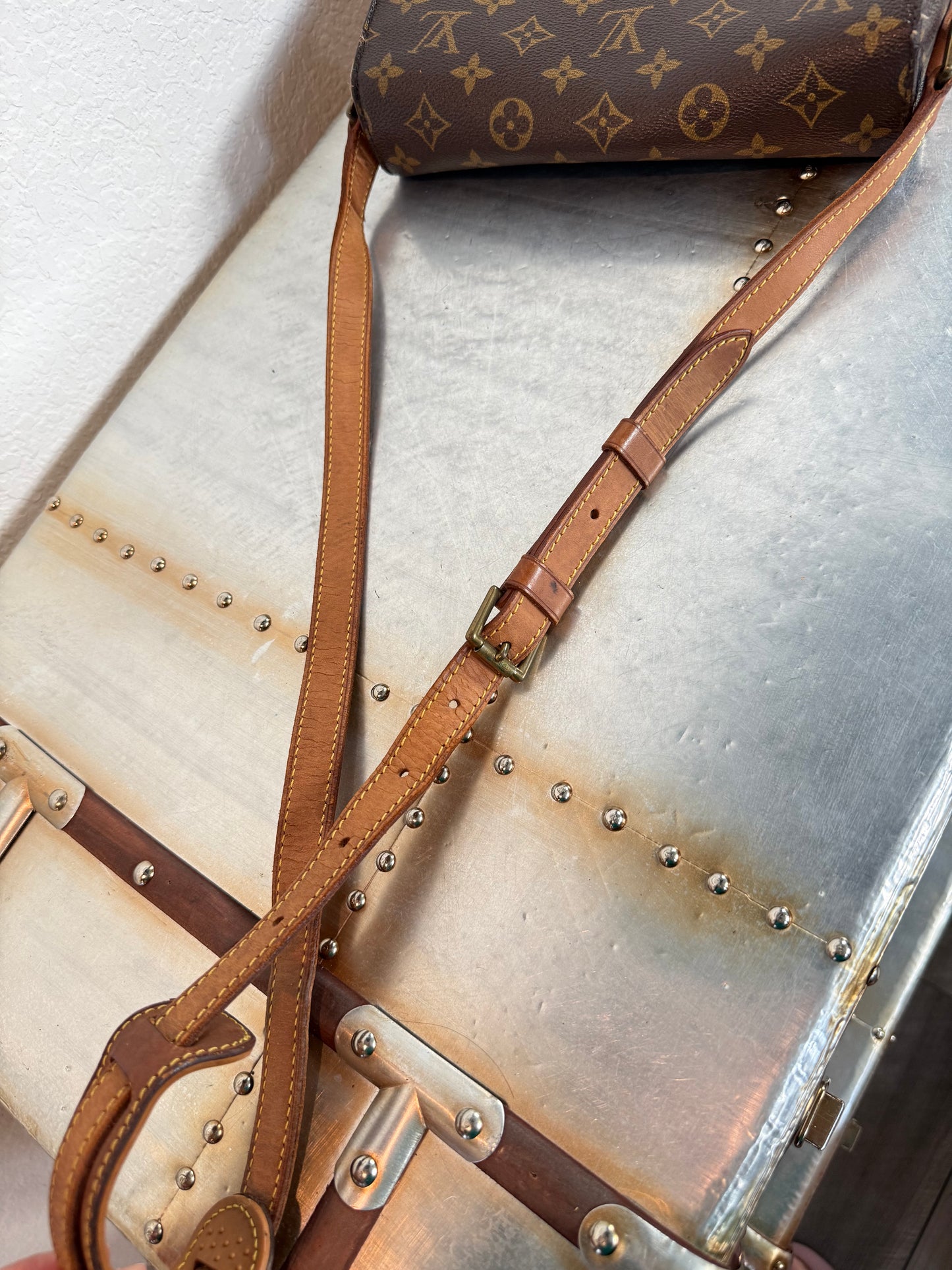 Pre-owned Authentic Louis Vuitton Saint Cloud GM Monogram Crossbody Bag