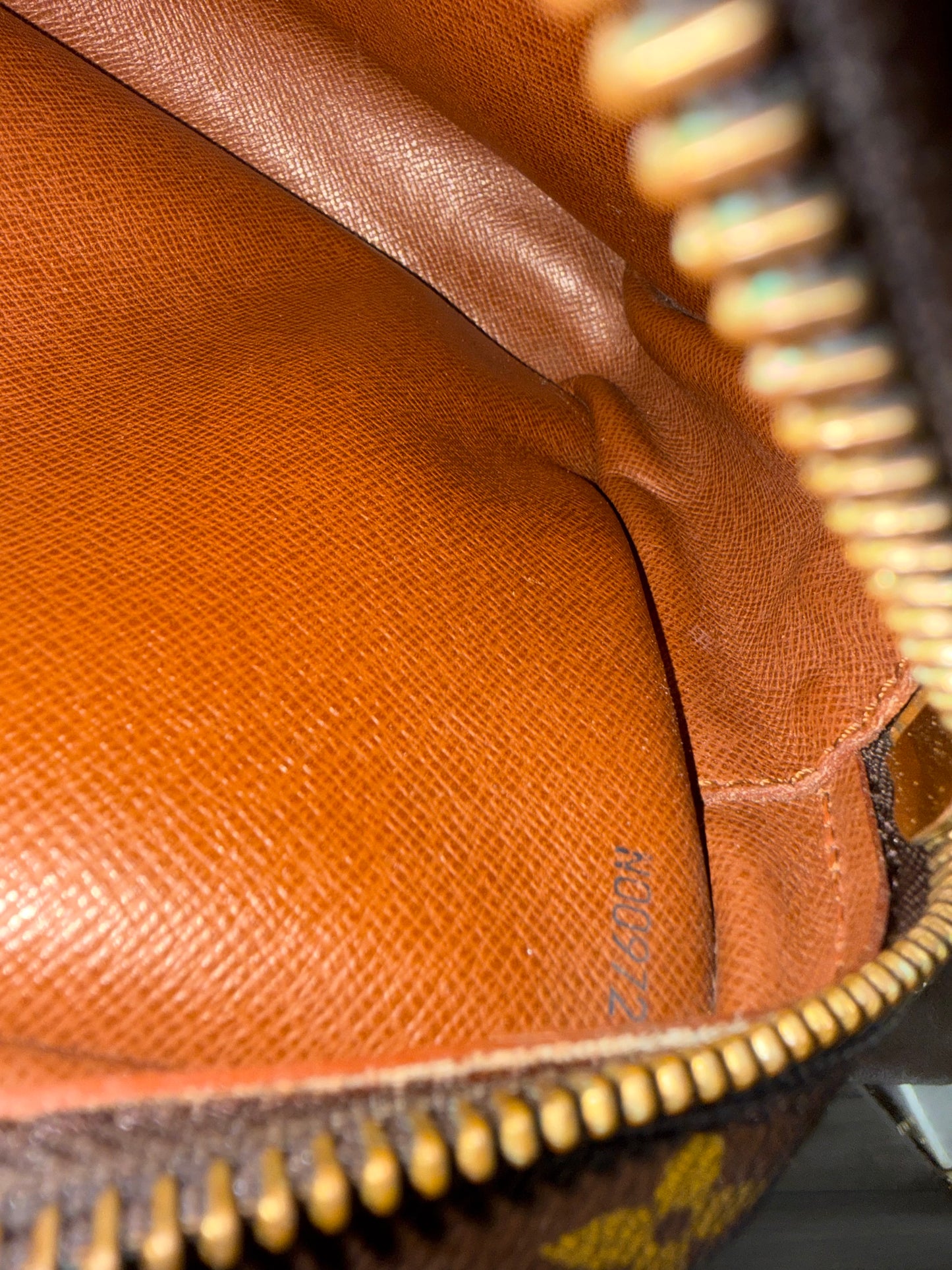 Pre-owned Authentic Louis Vuitton Trocadero 27 Monogram Crossbody Bag