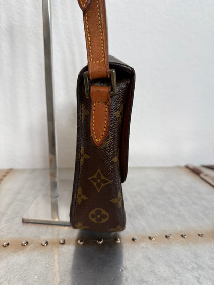 Pre-owned Authentic Louis Vuitton Saint Cloud MM Monogram Crossbody Bag