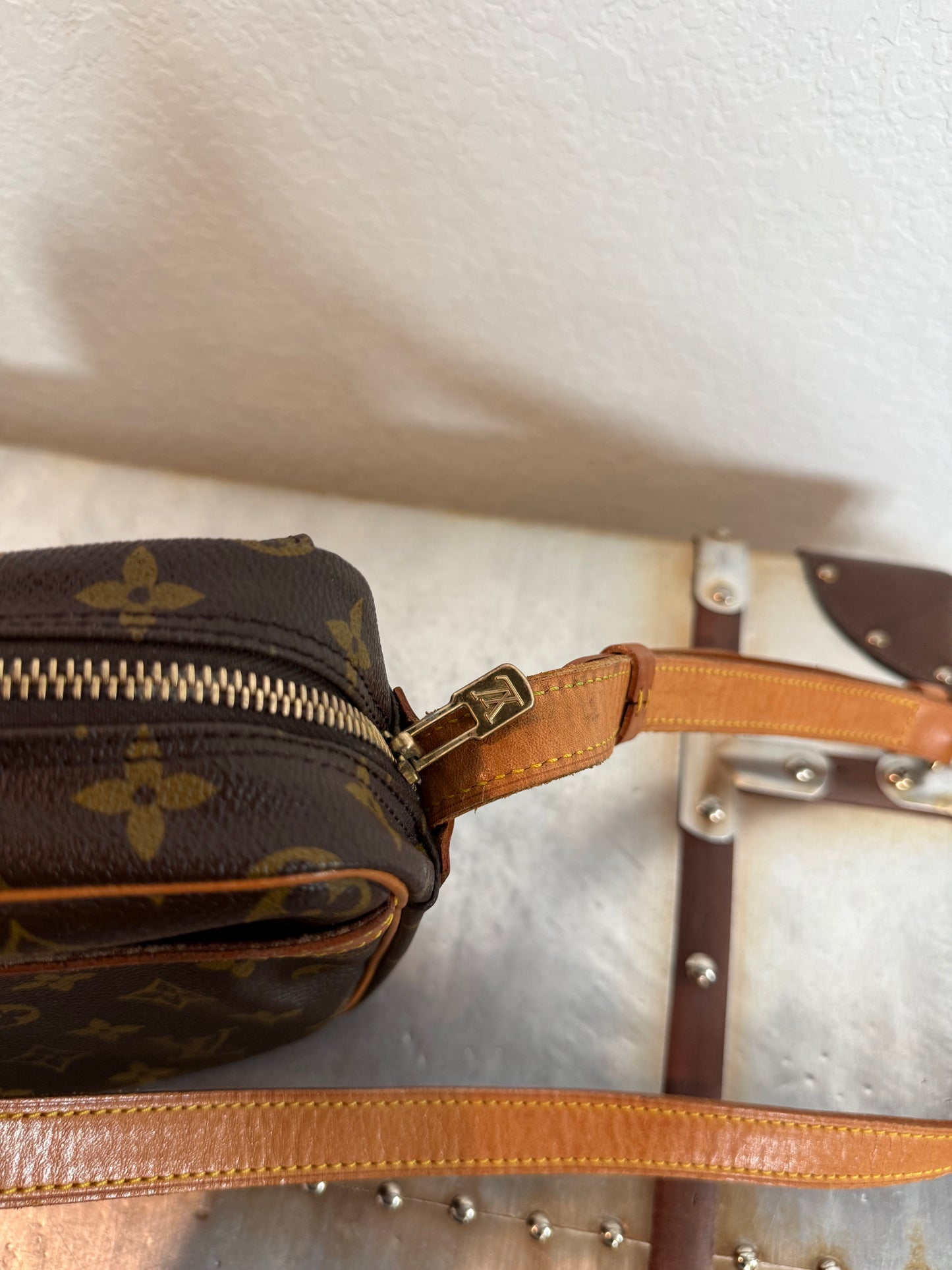 Pre-owned Authentic Louis Vuitton Jeune Fille GM Monogram Crossbody Bag