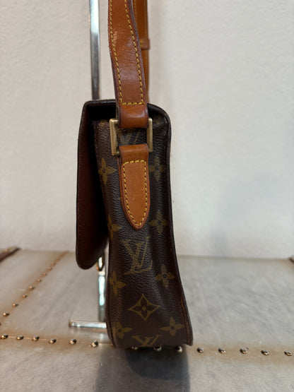 Pre-owned Authentic Louis Vuitton Saint Cloud GM Monogram Crossbody Bag