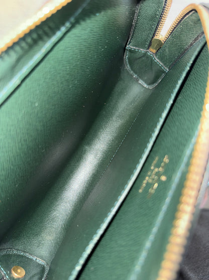 Pre-owned Authentic Louis Vuitton Taiga Baikal Clutch Handbag