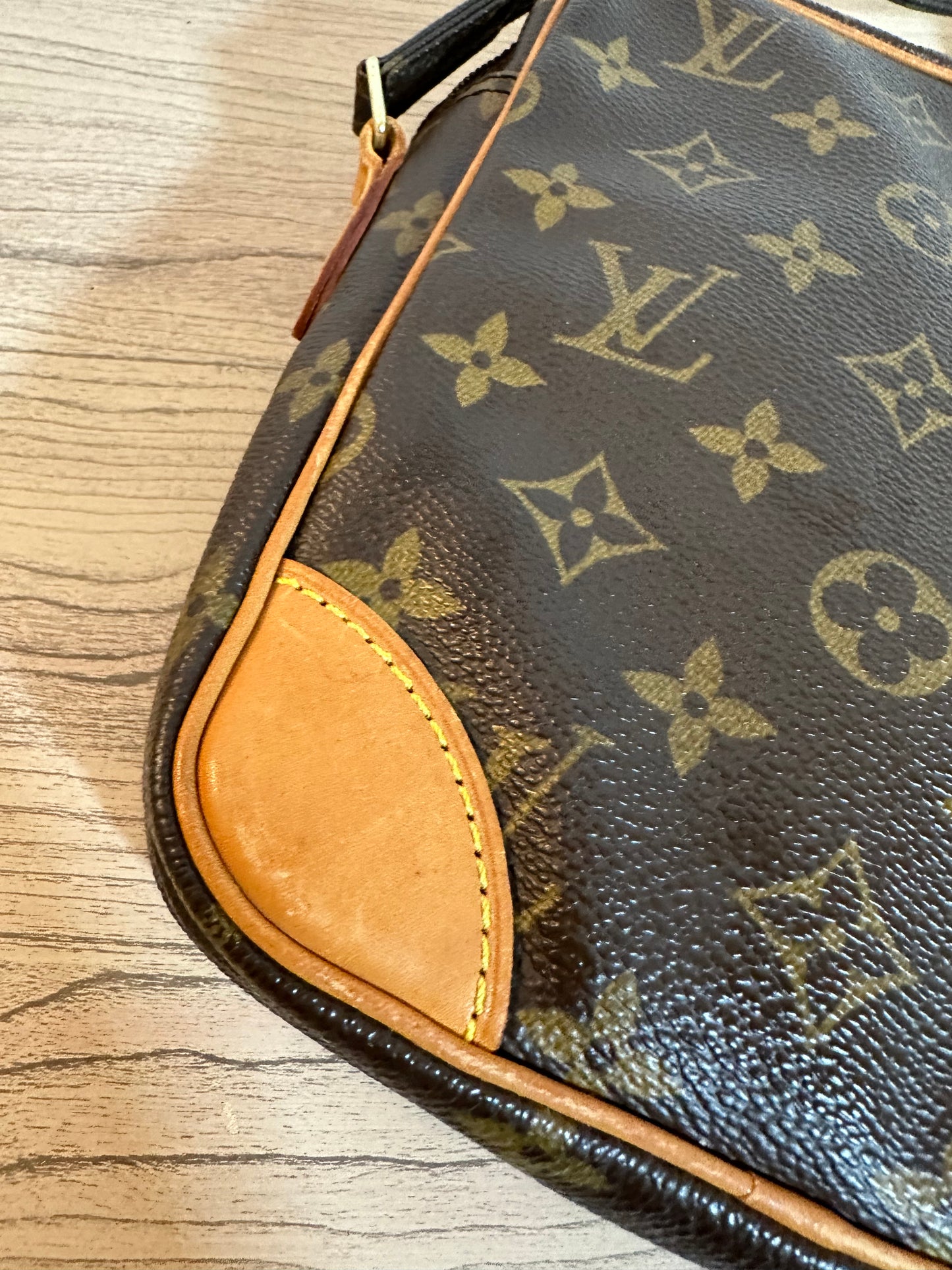 Pre-owned Authentic Louis Vuitton Danube Monogram Crossbody Bag