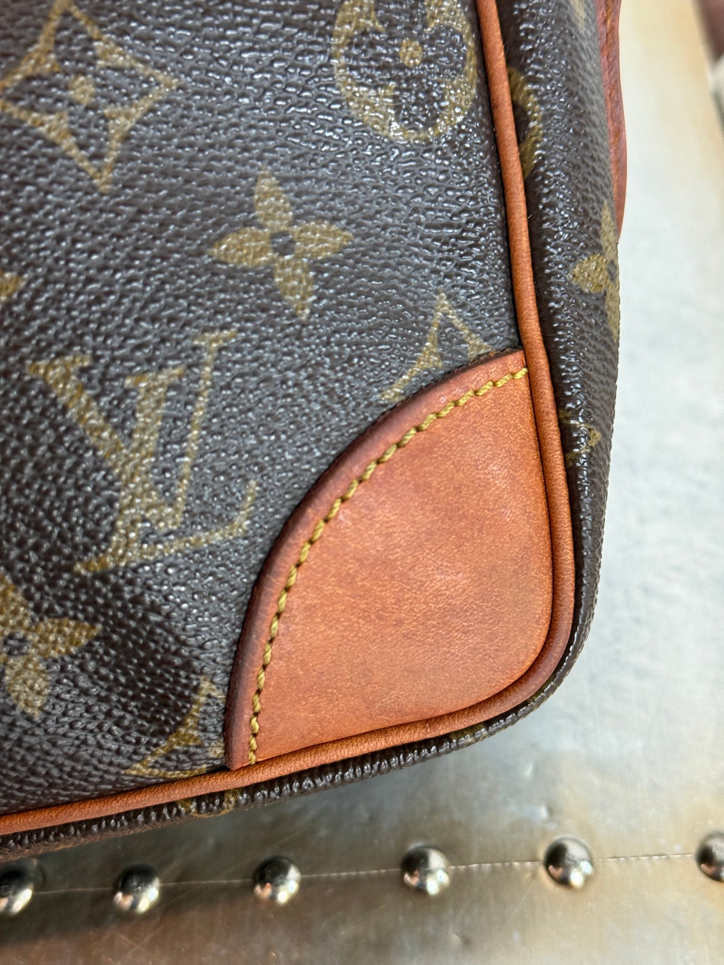 Pre-owned Authentic Louis Vuitton Trocadero 27 Monogram Crossbody Bag