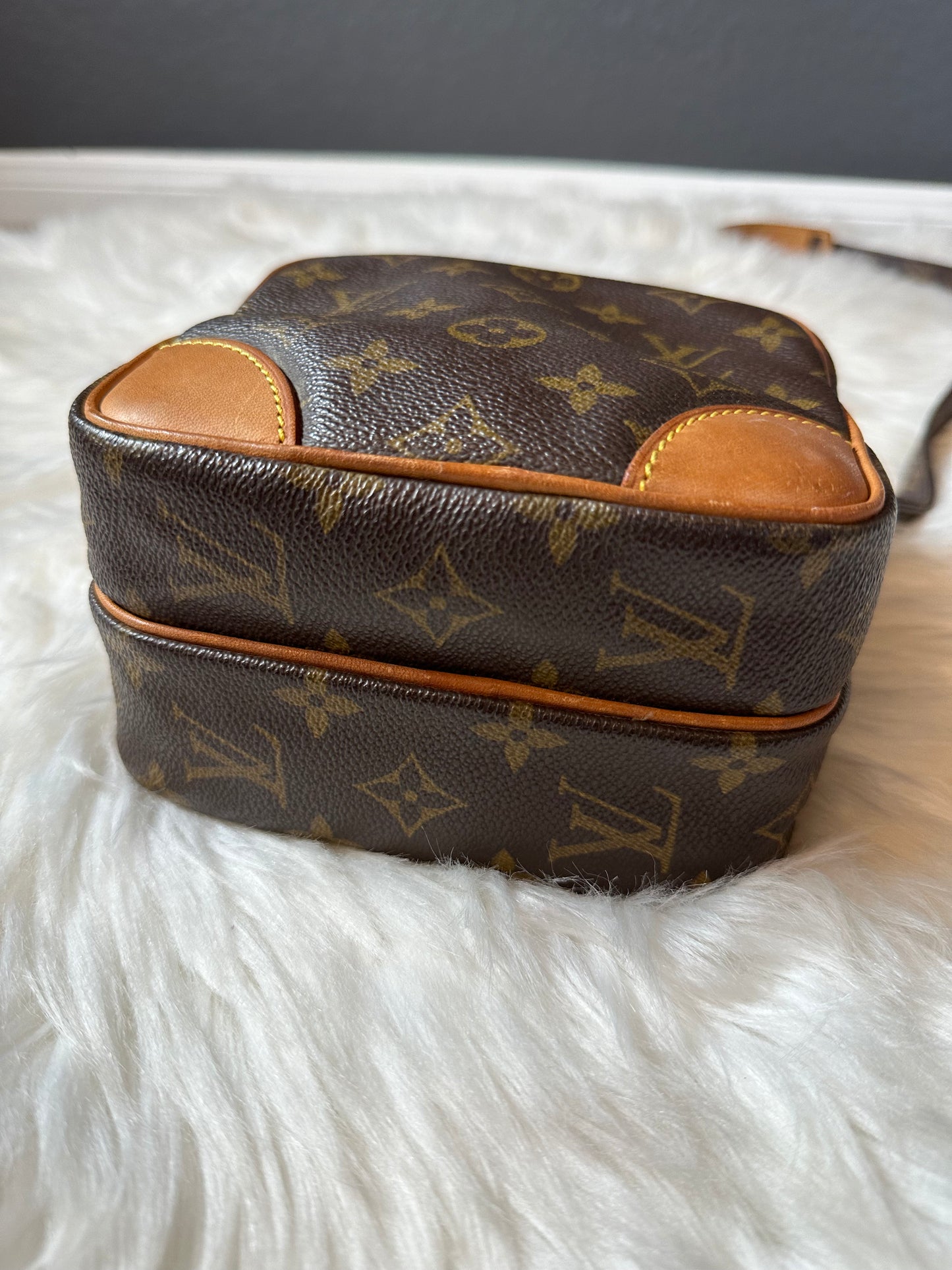 Pre-owned Authentic Louis Vuitton Amazon Monogram Crossbody Bag