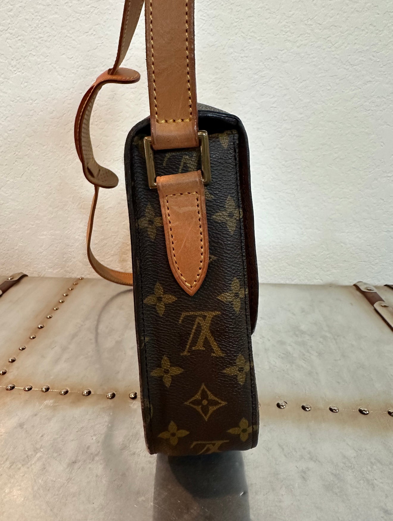 Pre-owned Authentic Louis Vuitton Saint Cloud GM Monogram Crossbody Bag