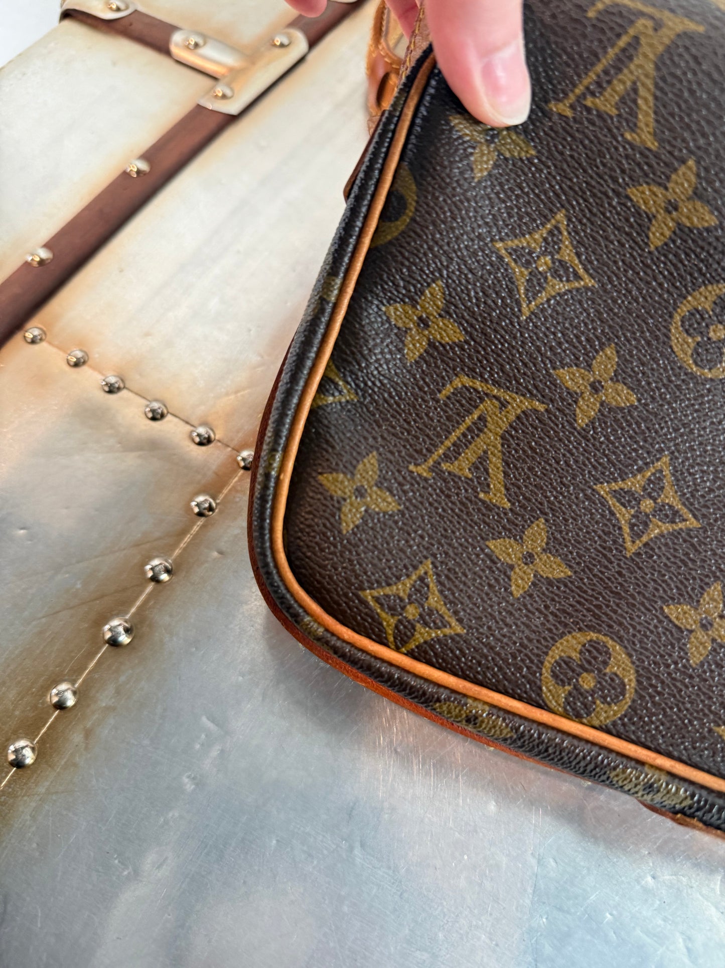Pre-owned Louis Vuitton Saint Germain 24 Monogram Crossbody / Shoulder Bag