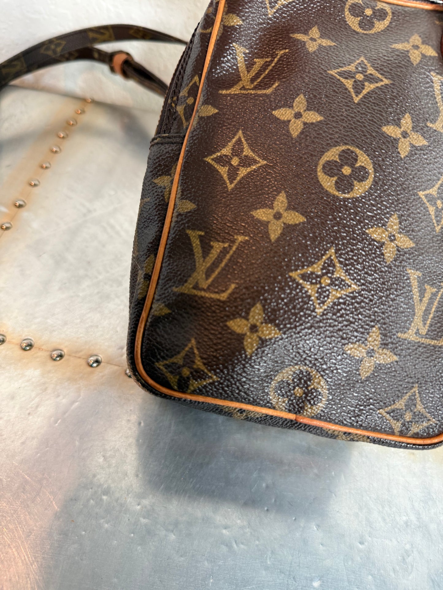Pre-owned Louis Vuitton Mini Amazon Monogram Crossbody Bag