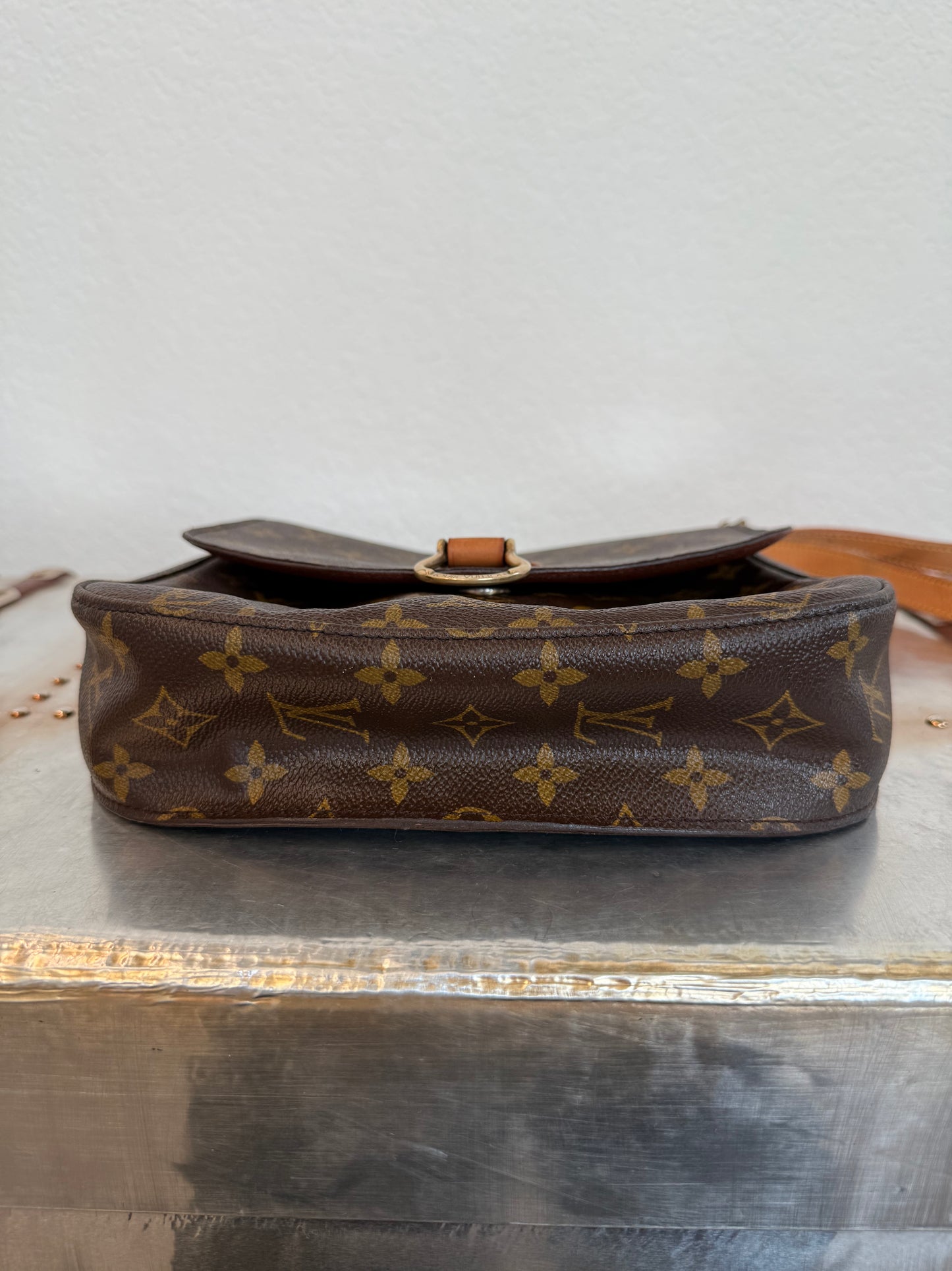 Pre-owned Authentic Louis Vuitton Saint Cloud GM Monogram Crossbody Bag