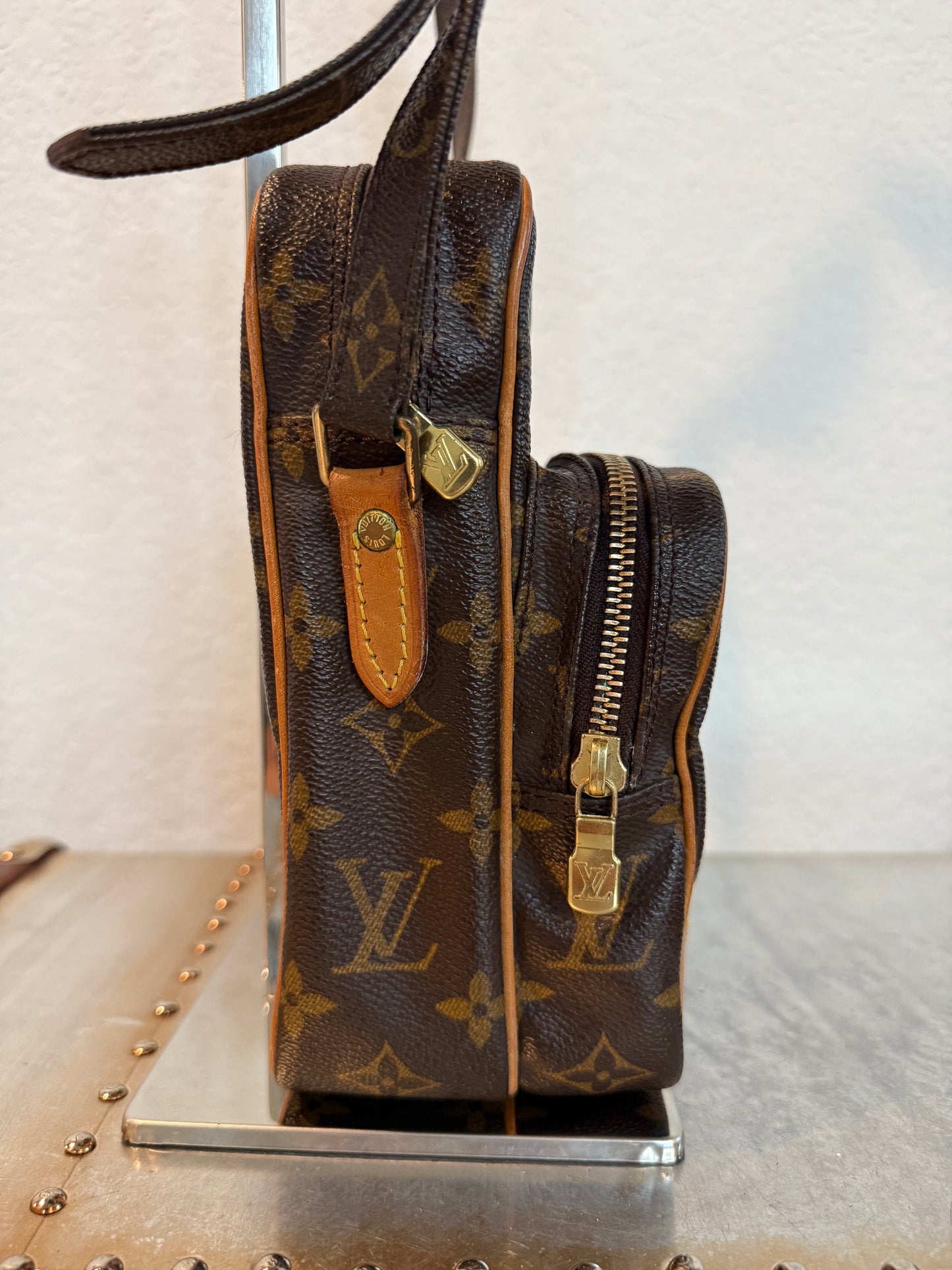 Pre-owned Authentic Louis Vuitton Amazon Monogram Crossbody Bag