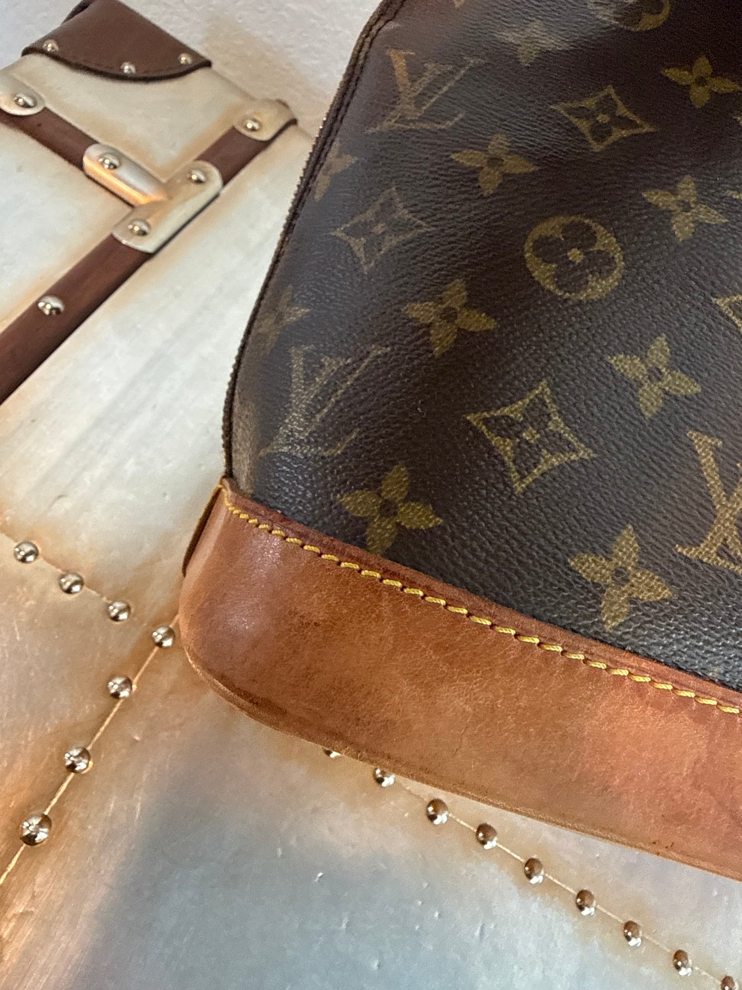 Pre-owned Authentic Louis Vuitton Alma PM Monogram Handbag