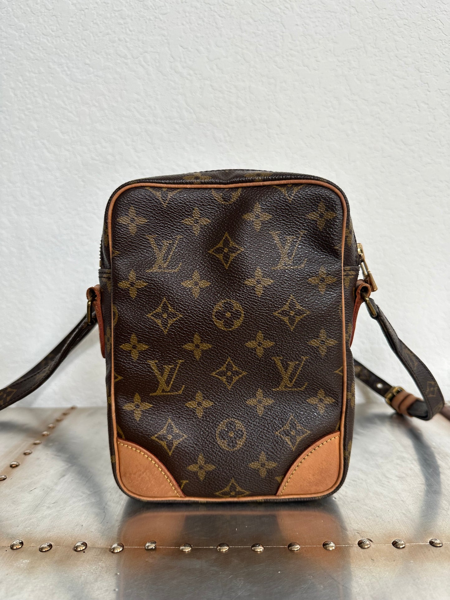 Pre-owned Authentic Louis Vuitton Amazon Monogram Crossbody Bag