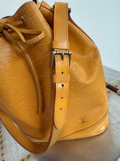 Pre-owned Authentic Louis Vuitton Noe Epi Drawstring Shoulder Bag