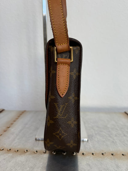 Pre-owned Authentic Louis Vuitton Saint Cloud GM Monogram Crossbody Bag