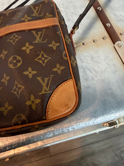 Pre-owned Authentic Louis Vuitton Danube Monogram Crossbody Bag