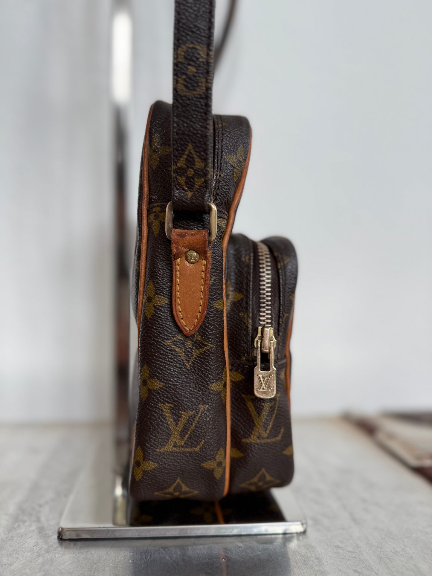 Pre-owned Authentic Louis Vuitton Amazon Monogram Crossbody Bag