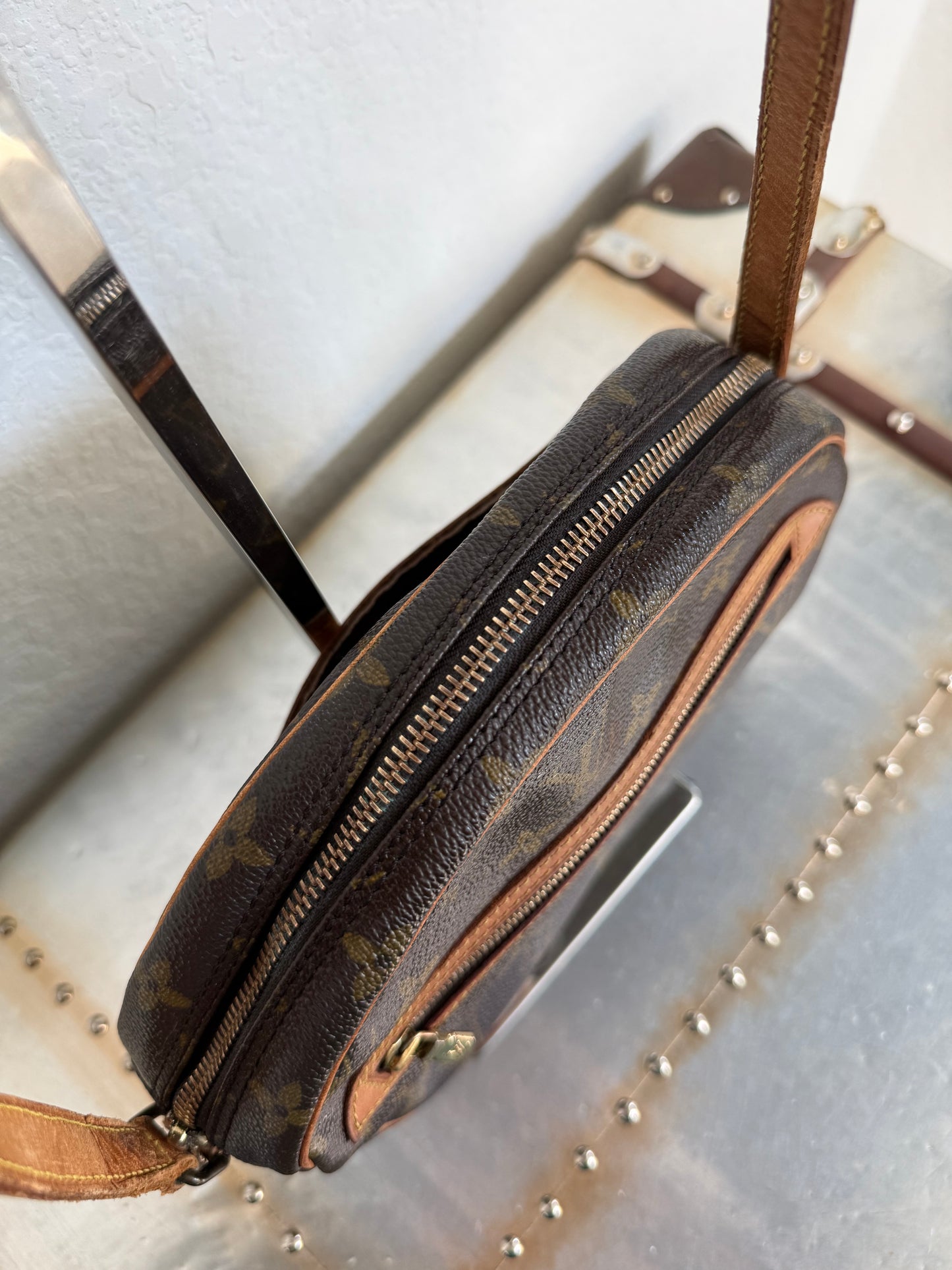 Pre-owned Authentic Louis Vuitton Senlis Monogram Crossbody /Shoulder Bag