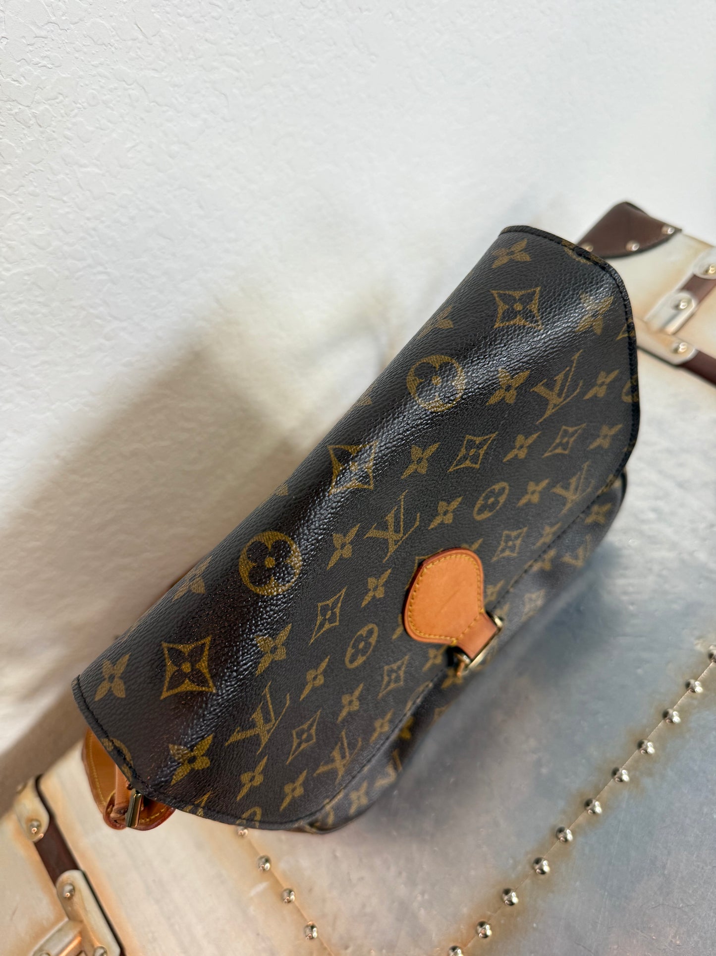 Pre-owned Authentic Louis Vuitton Saint Cloud GM Monogram Crossbody Bag