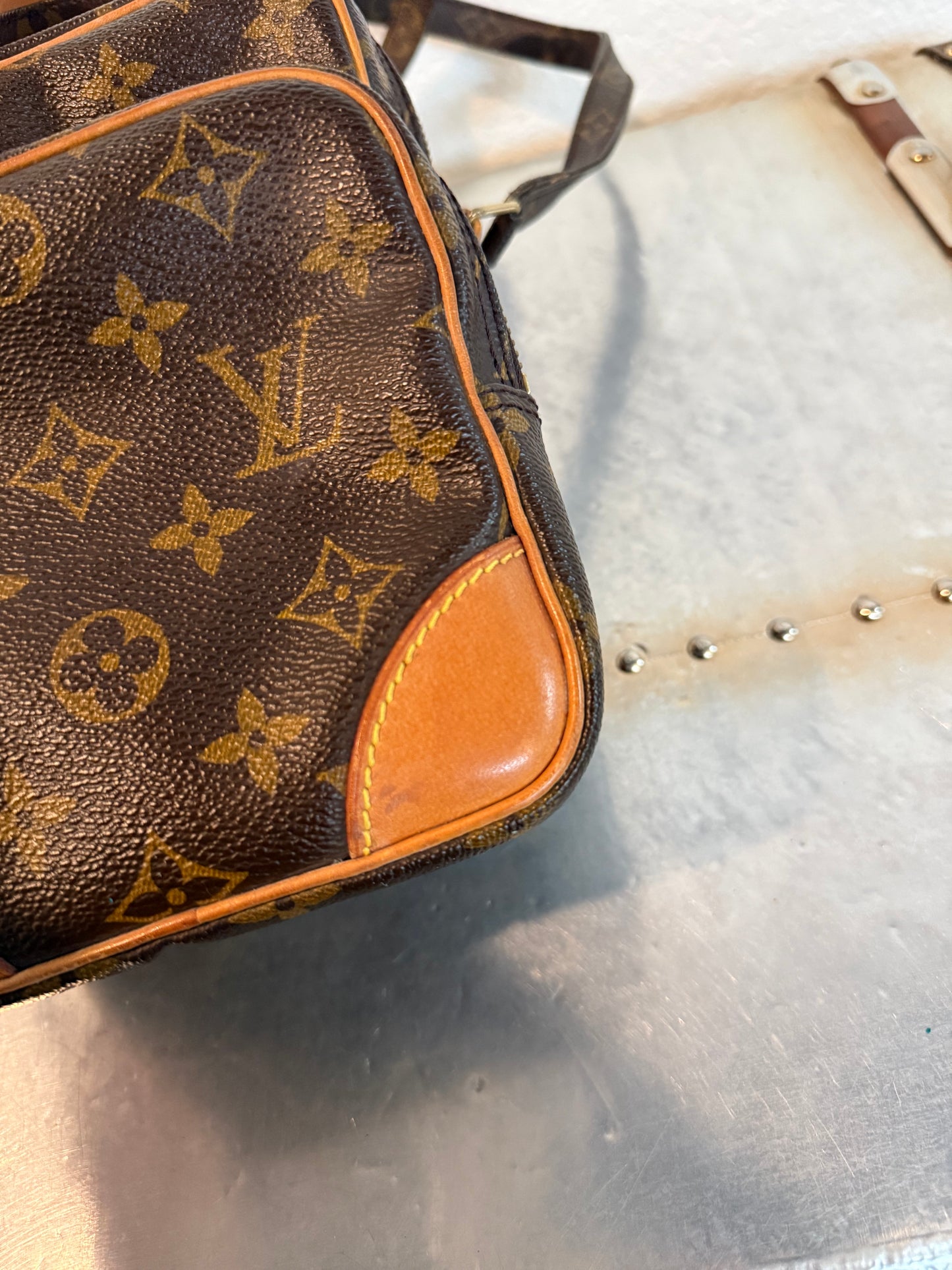 Pre-owned Authentic Louis Vuitton Amazon Monogram Crossbody Bag