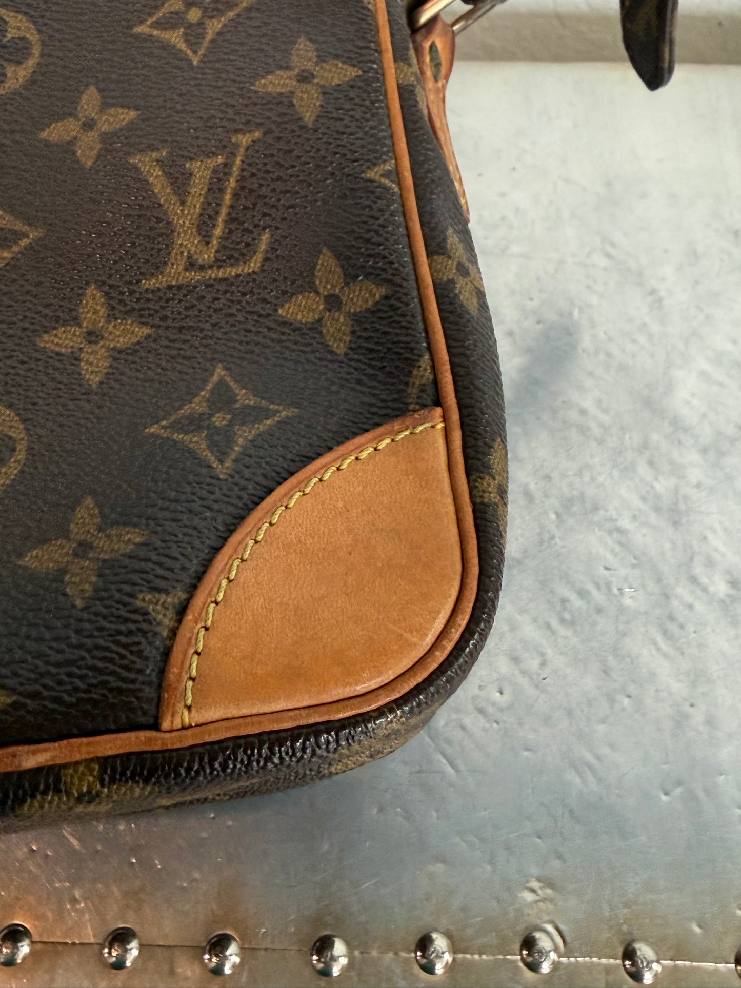Pre-owned Authentic Louis Vuitton Amazon Monogram Crossbody Bag