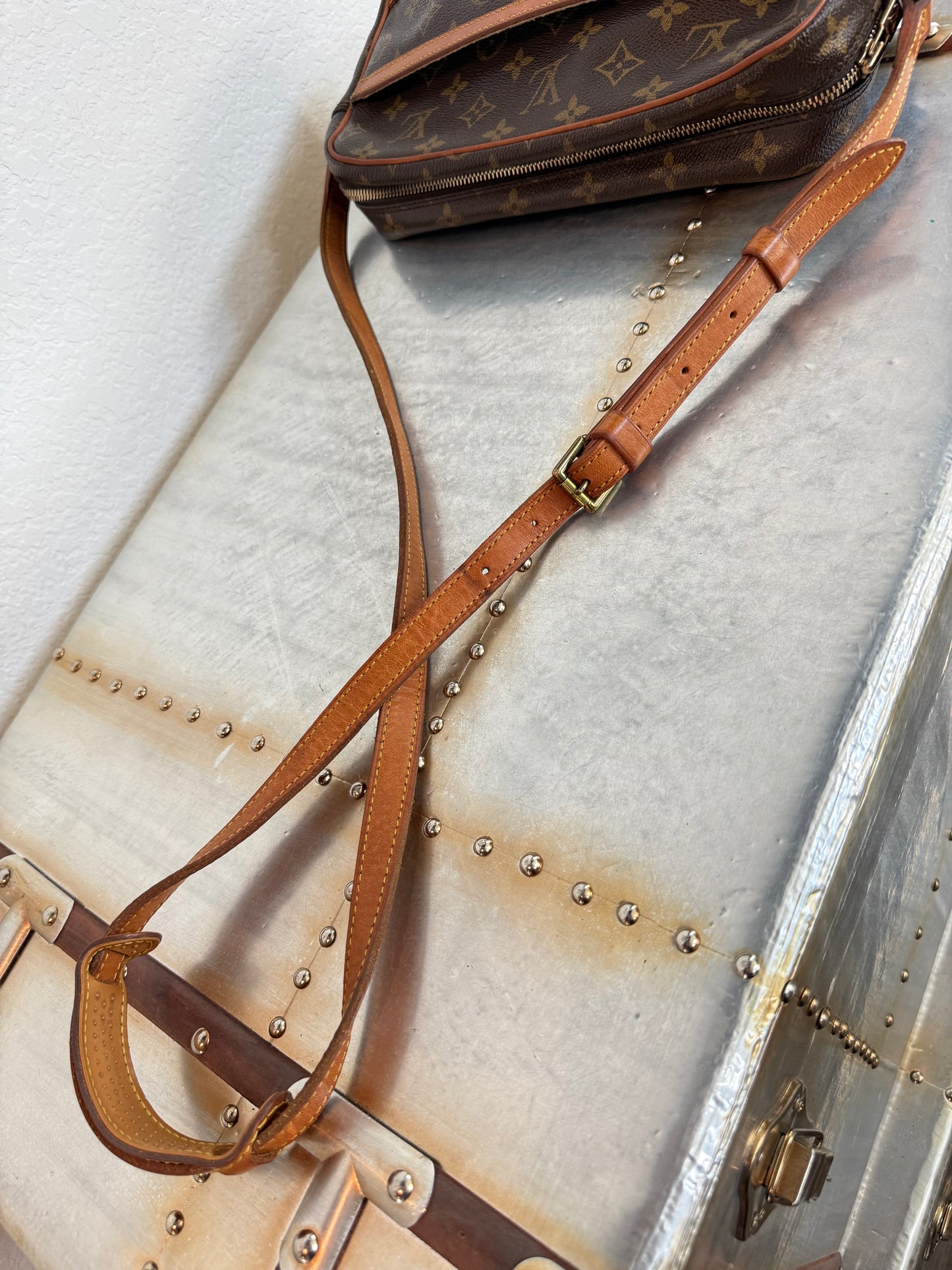 Pre-owned Authentic Louis Vuitton Trocadero 27 Monogram Crossbody Bag
