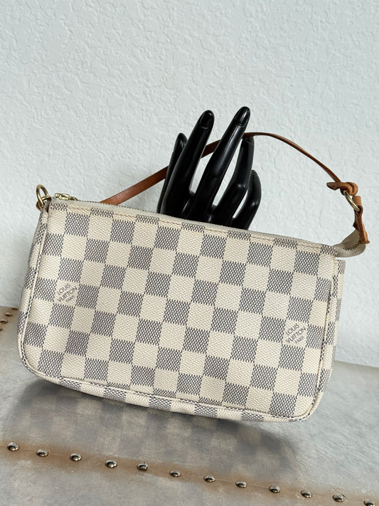 Pre-owned Louis Vuitton Pochette Accessoires Damier Azur Shoulder / Handbag