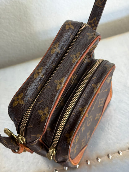 Pre-owned Authentic Louis Vuitton Amazon Monogram Crossbody Bag