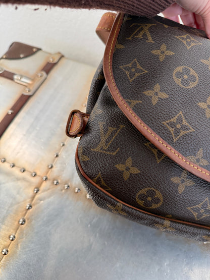 Pre-owned Authentic Louis Vuitton Saumur 30 Monogram Crossbody Bag