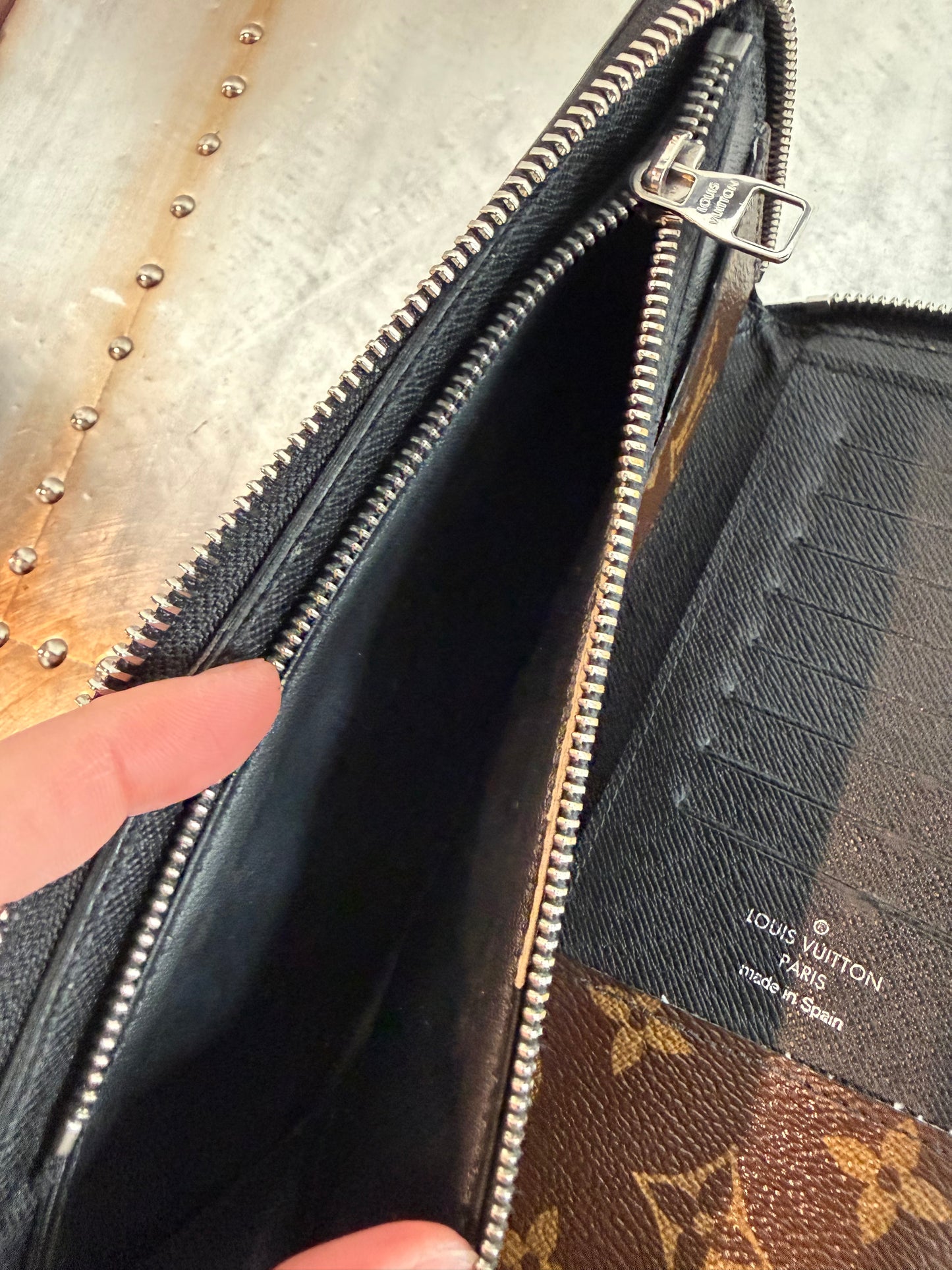 Pre-owned Authentic Louis Vuitton Macassar Vertical Zippy Monogram Wallet