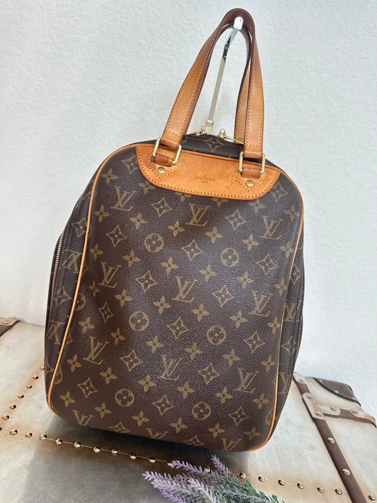 Pre-owned Authentic Louis Vuitton Excursion Monogram Handbag