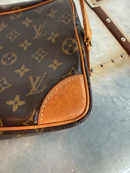 Pre-owned Authentic Louis Vuitton Trocadero 27 Monogram Crossbody Bag