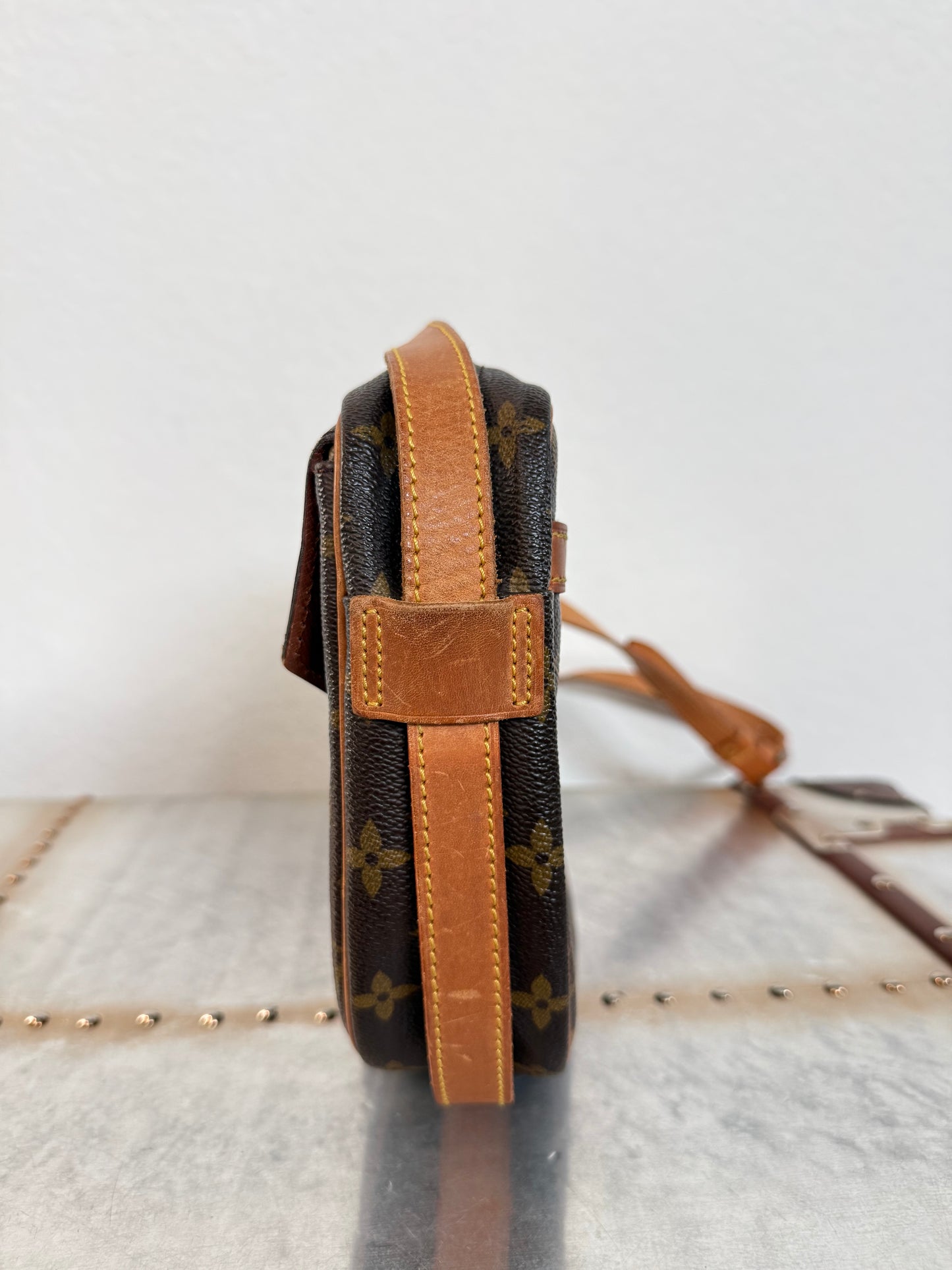 Pre-owned Authentic Louis Vuitton Jeune Fille GM Monogram Crossbody Bag