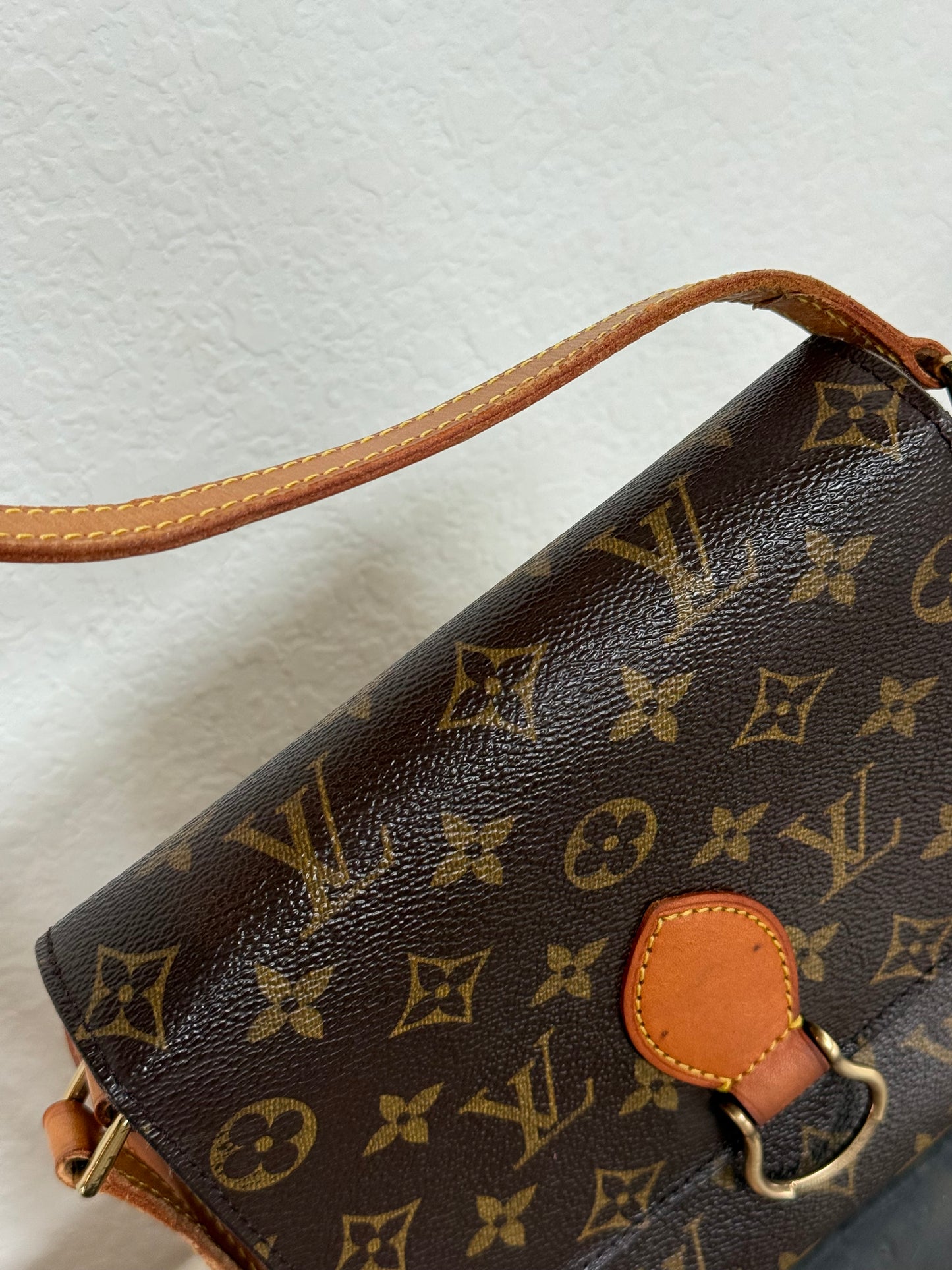 Pre-owned Authentic Louis Vuitton Saint Cloud MM Monogram Crossbody Bag