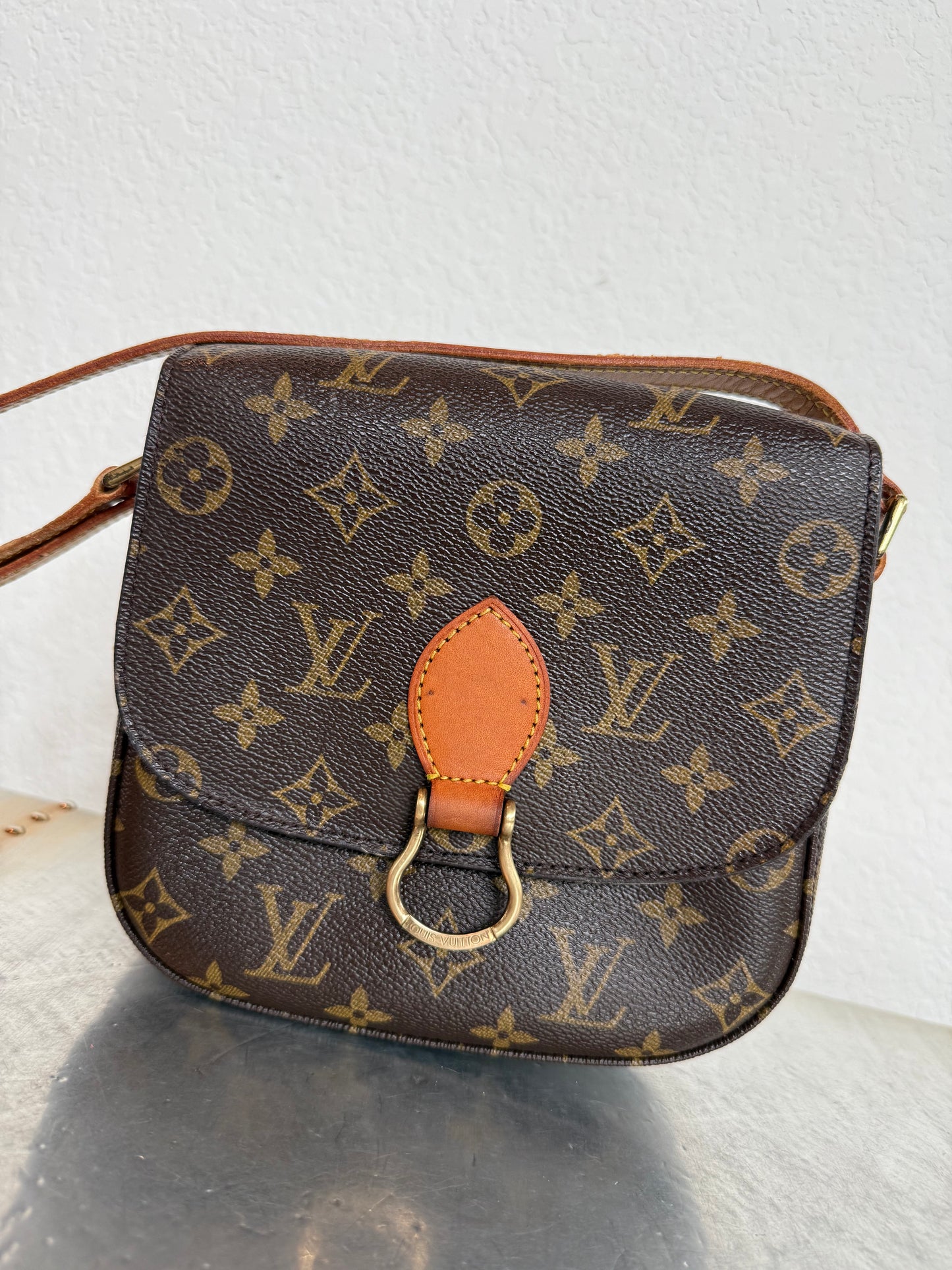 Pre-owned Authentic Louis Vuitton Saint Cloud MM Monogram Crossbody Bag