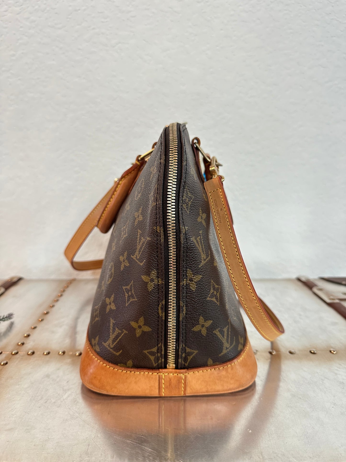 Pre-owned Authentic Louis Vuitton Alma PM Monogram Handbag with Shoulder Strap